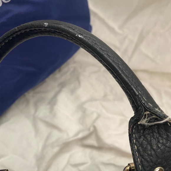 Authentic Dooney and Bourke handbag. - Picture 5 of 5